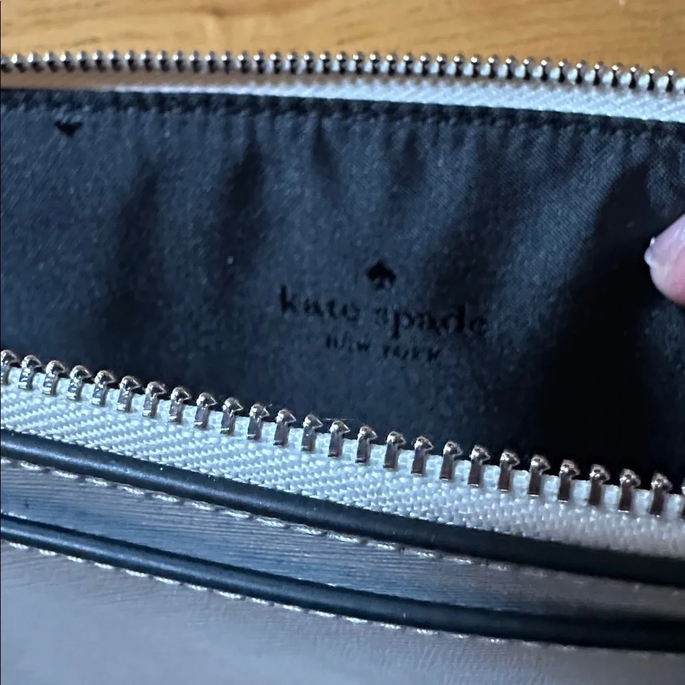 Kate Spade Lucy Med L Zip Platinum & White Colorblock Wristlet New with Tags
